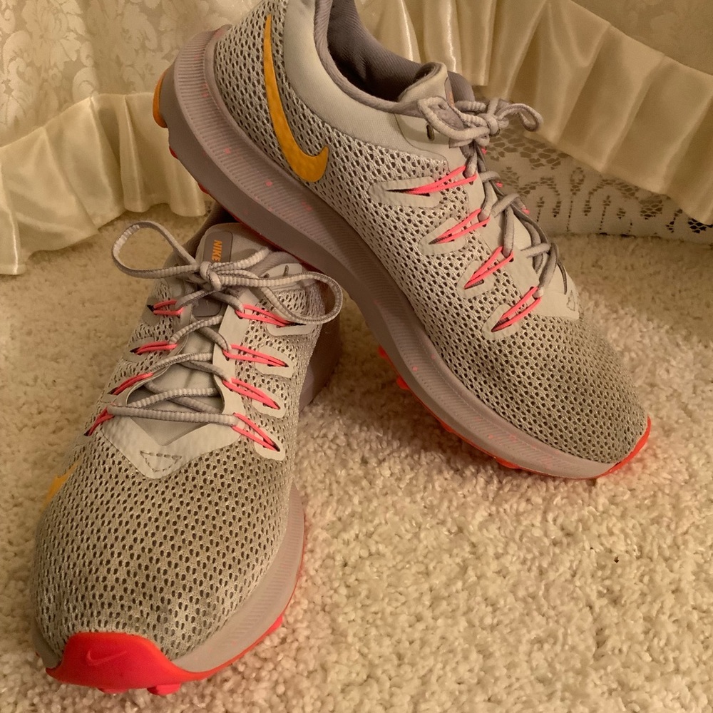 NIKE QUEST WOMENS SNEAKERS